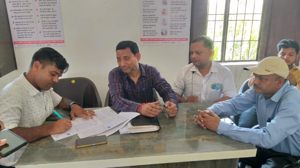 सदस्यो के अनुपस्थित होने पर ग्राम पंचायत किशनपुर-मौलागढ़ मे बैठक हुई स्थगित