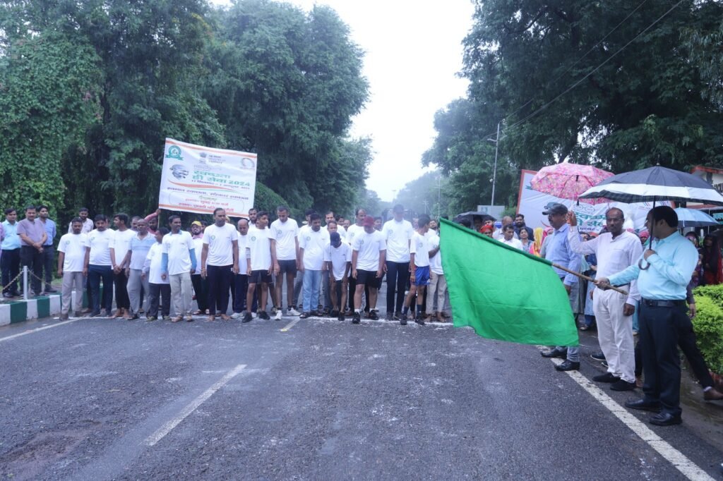 छावनी परिषद मिनी मैराथन में वयस्क व महिलाएं सभी दौड़े