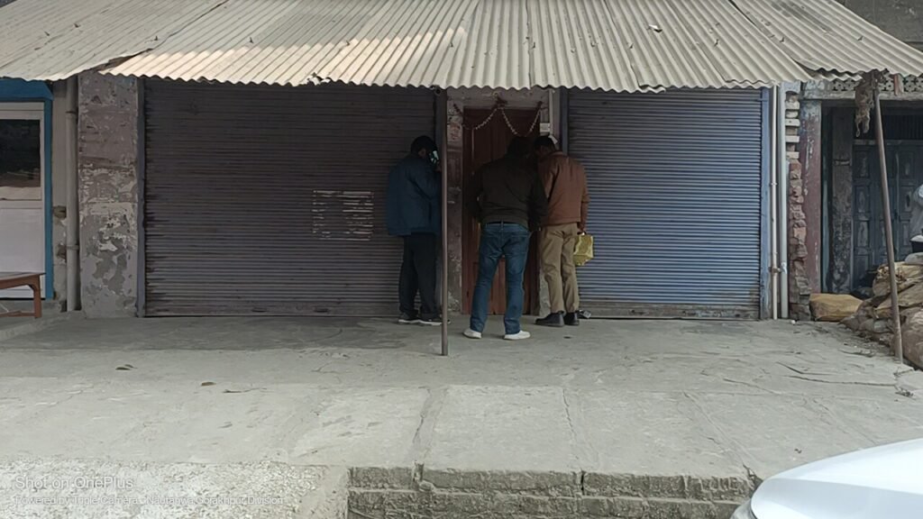 इंदिरा नगर में ईडी की छापेमारी, व्यापारियों में हड़कंप