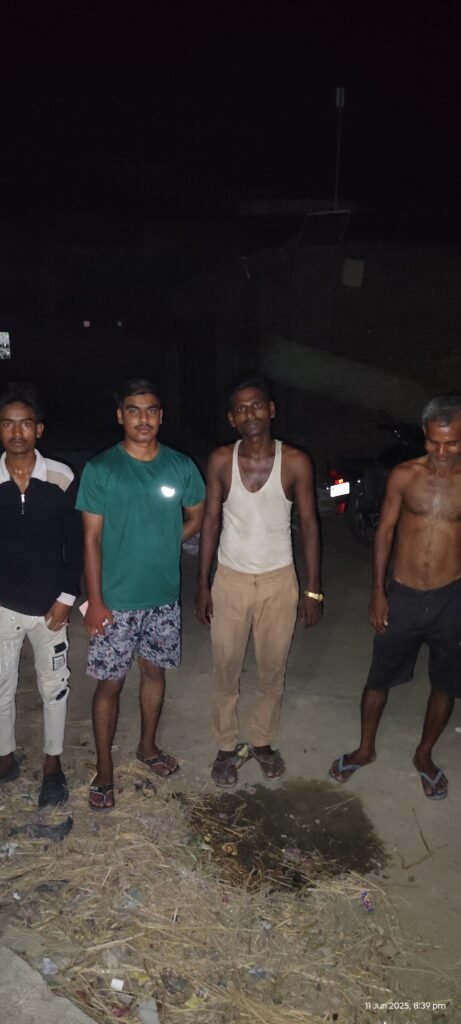 मुजहना में मंगलवार रात से बिजली गुल, भीषण गर्मी में ग्रामीण बेहाल