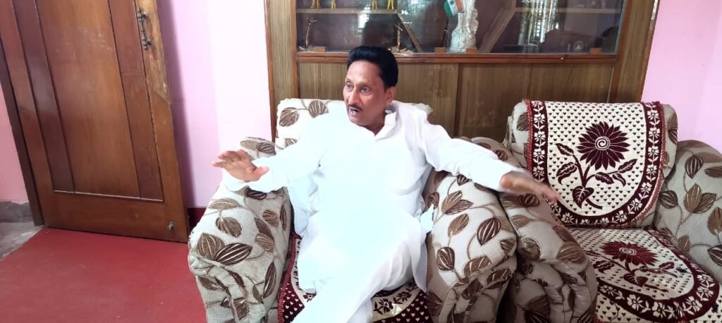 मां बनैलिया मंदिर के सामने बन रहा ओवरब्रिज: पूर्व सांसद अखिलेश सिंह ने जताई आपत्ति, कहा- मंदिर की सुरक्षा को खतरा